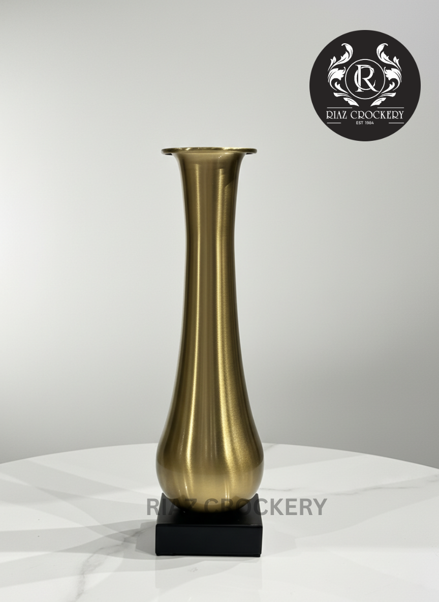 GOLDEN BLACK METAL VASE