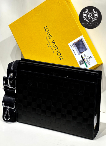 LV HAND PURSE