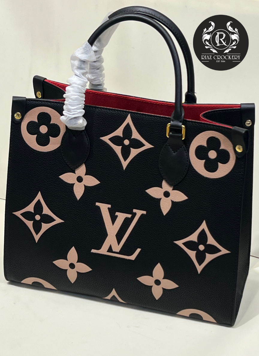 LV WHITE CARRY PURSE