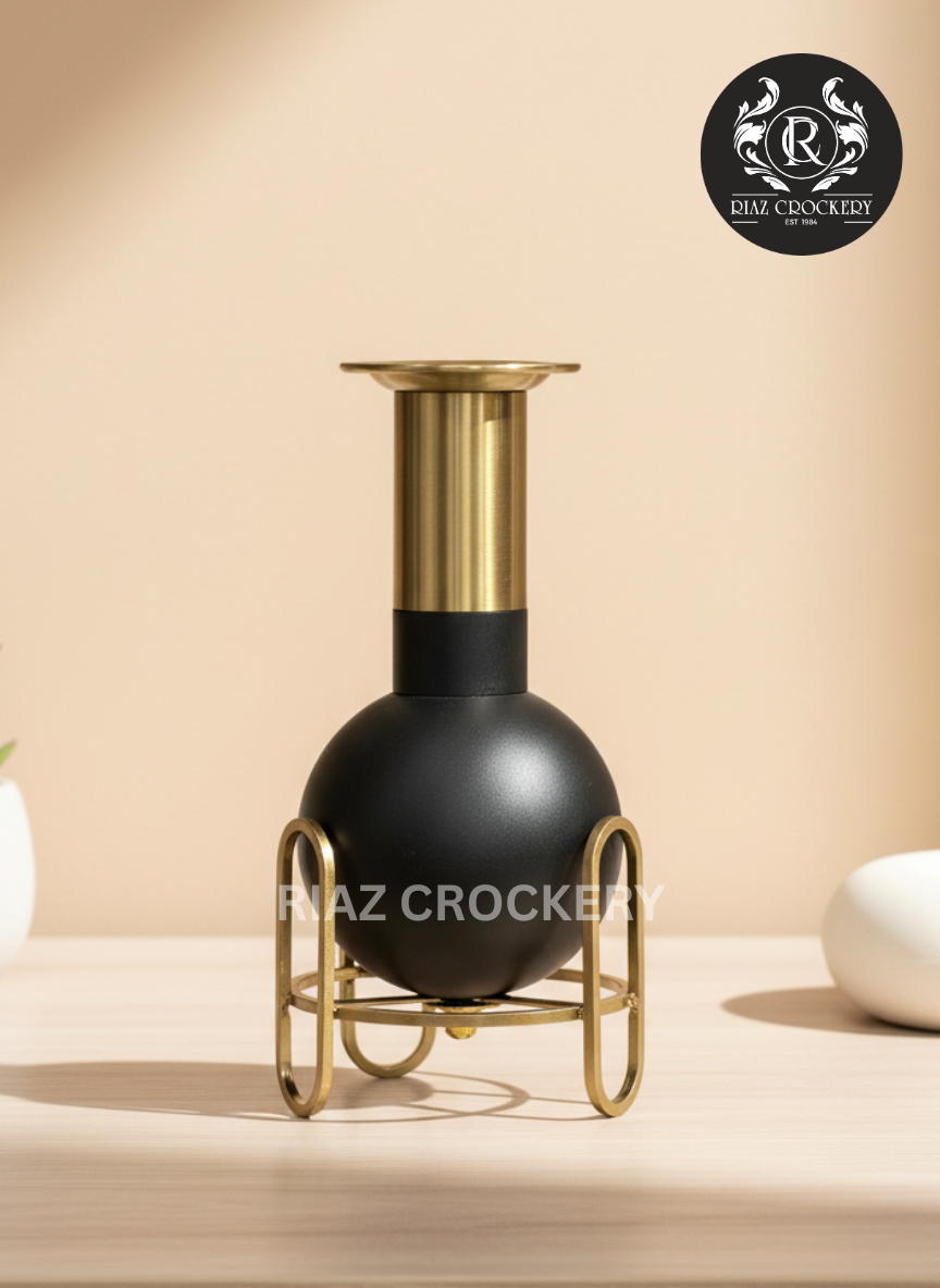 BLACK METAL VASE