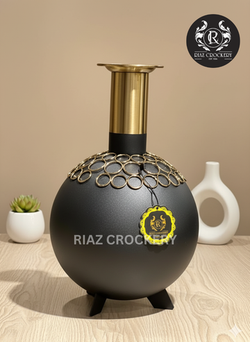 KC BLACK METAL VASE