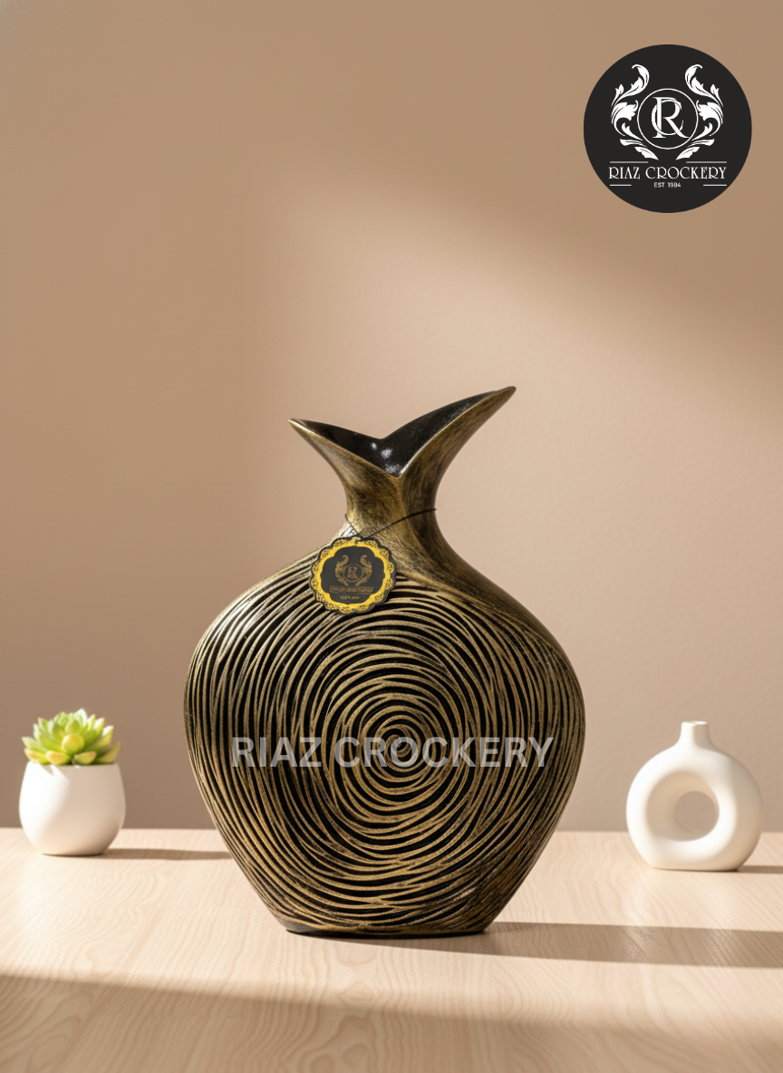 RISIN GOLDEN VASE
