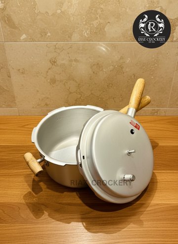 CASIO FAMILY WOOD HANDLE COOKER